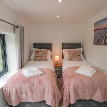 度假居 Riverside House *