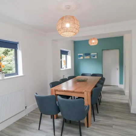 Riverside House 度假居 *