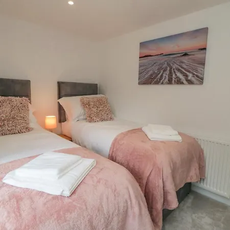 Riverside House 度假居 *