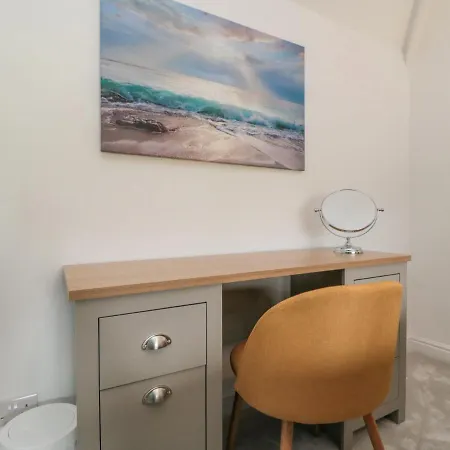 Riverside House 度假居 *